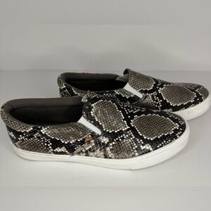 Lamo‎ Footwear Women's Piper Slip-On Shoe Color/Pattern: Brown Snakeskin Size 9